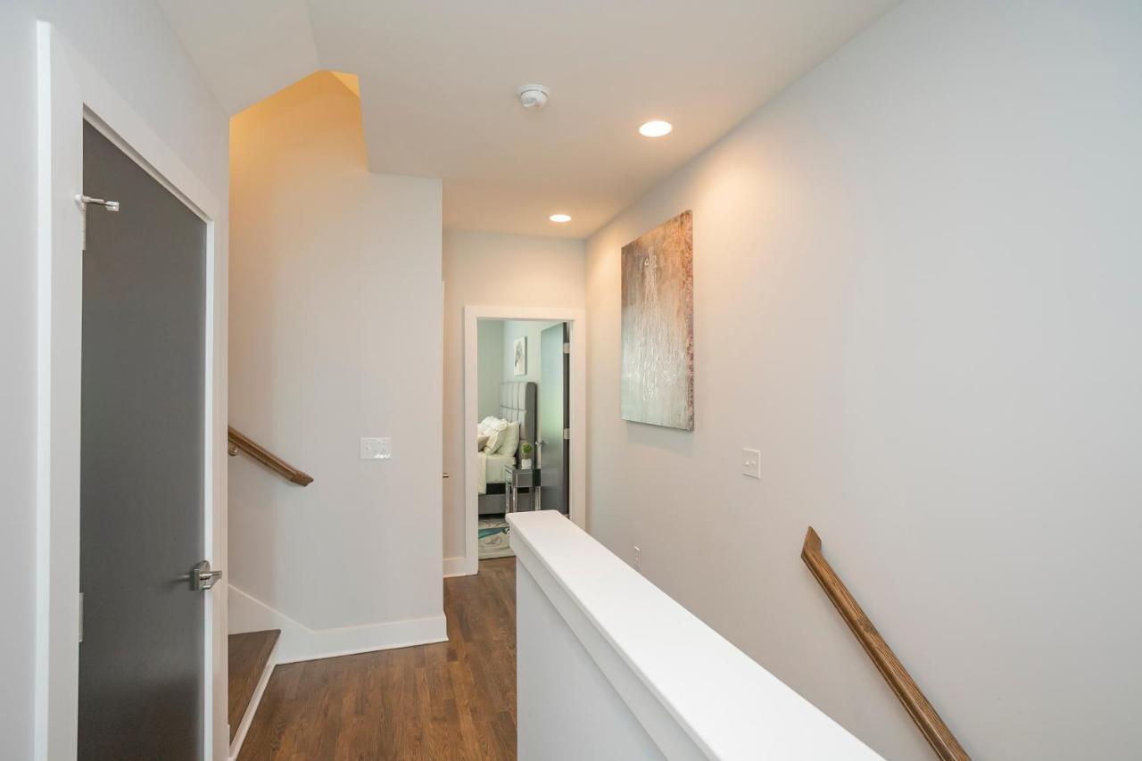 Luxury Townhome Skyline Views Mins To Dt NashvilleNashville  Kültér fotó