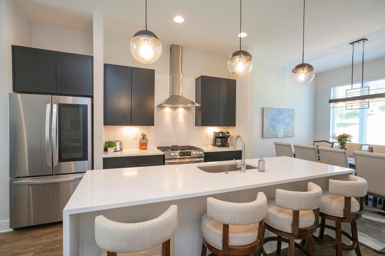 Luxury Townhome Skyline Views Mins To Dt NashvilleNashville  Kültér fotó