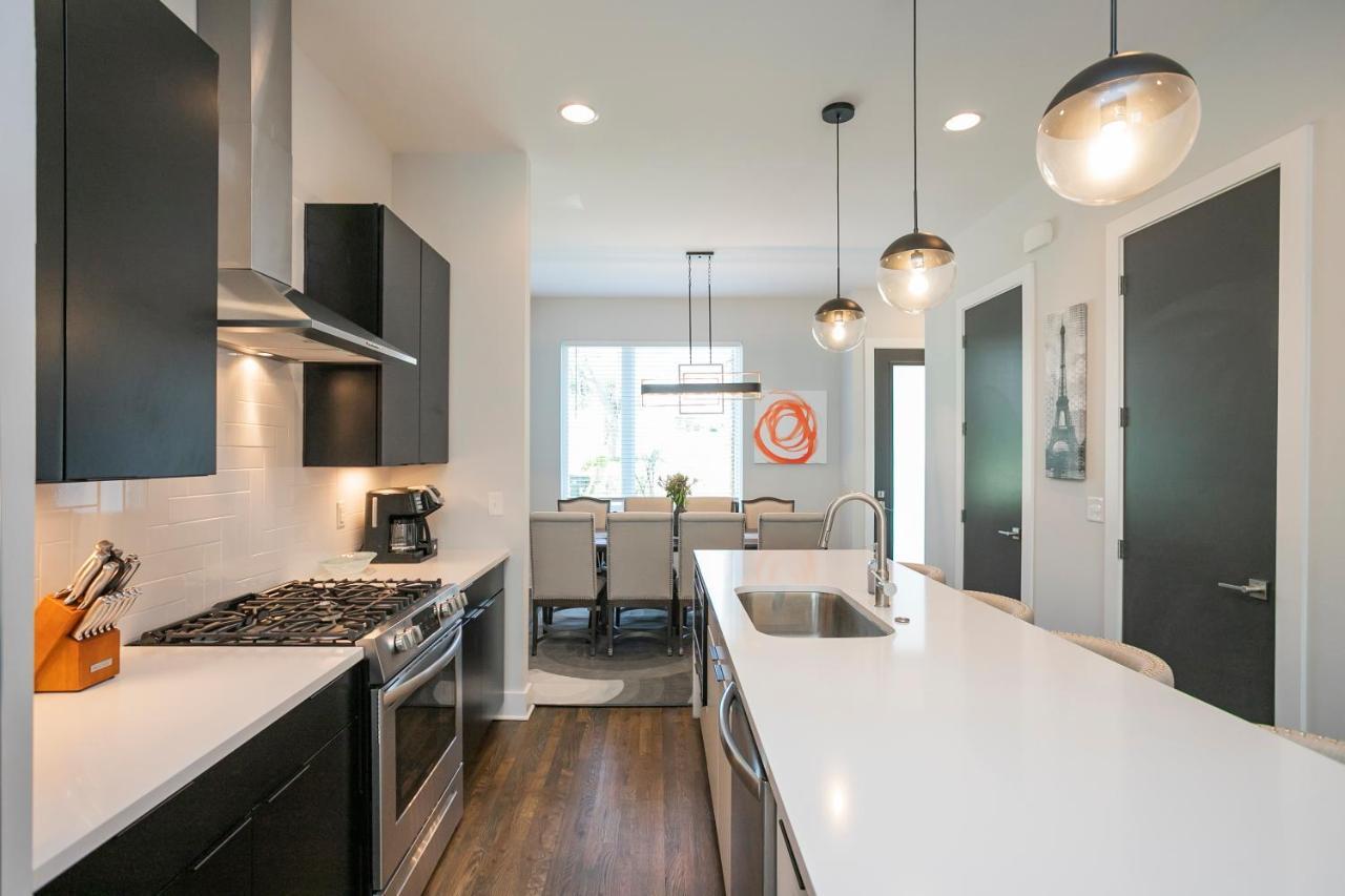 Luxury Townhome Skyline Views Mins To Dt NashvilleNashville  Kültér fotó