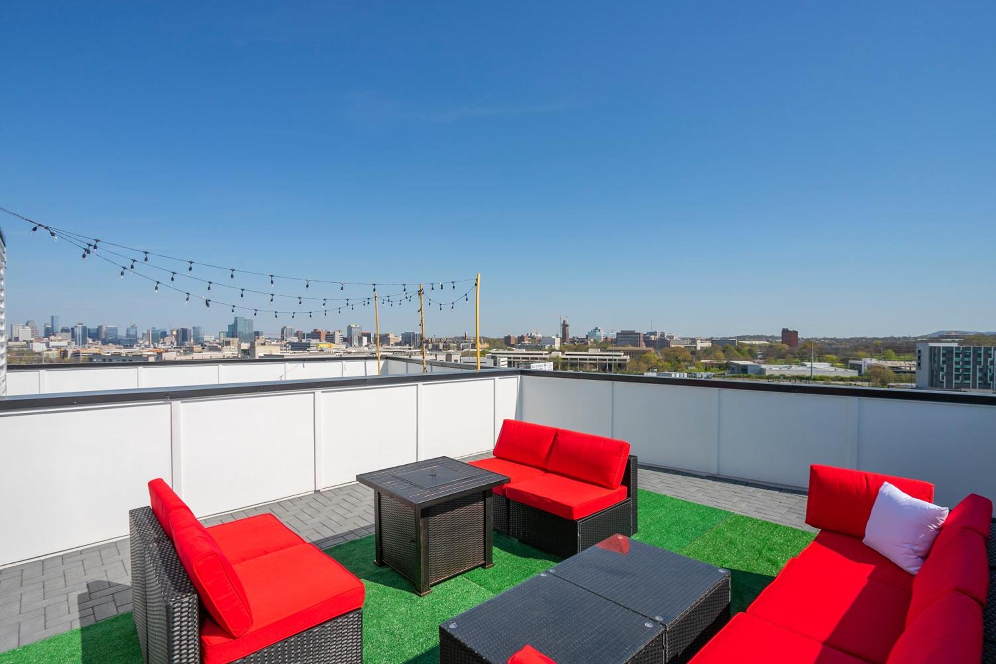 Luxury Townhome Skyline Views Mins To Dt NashvilleNashville  Kültér fotó