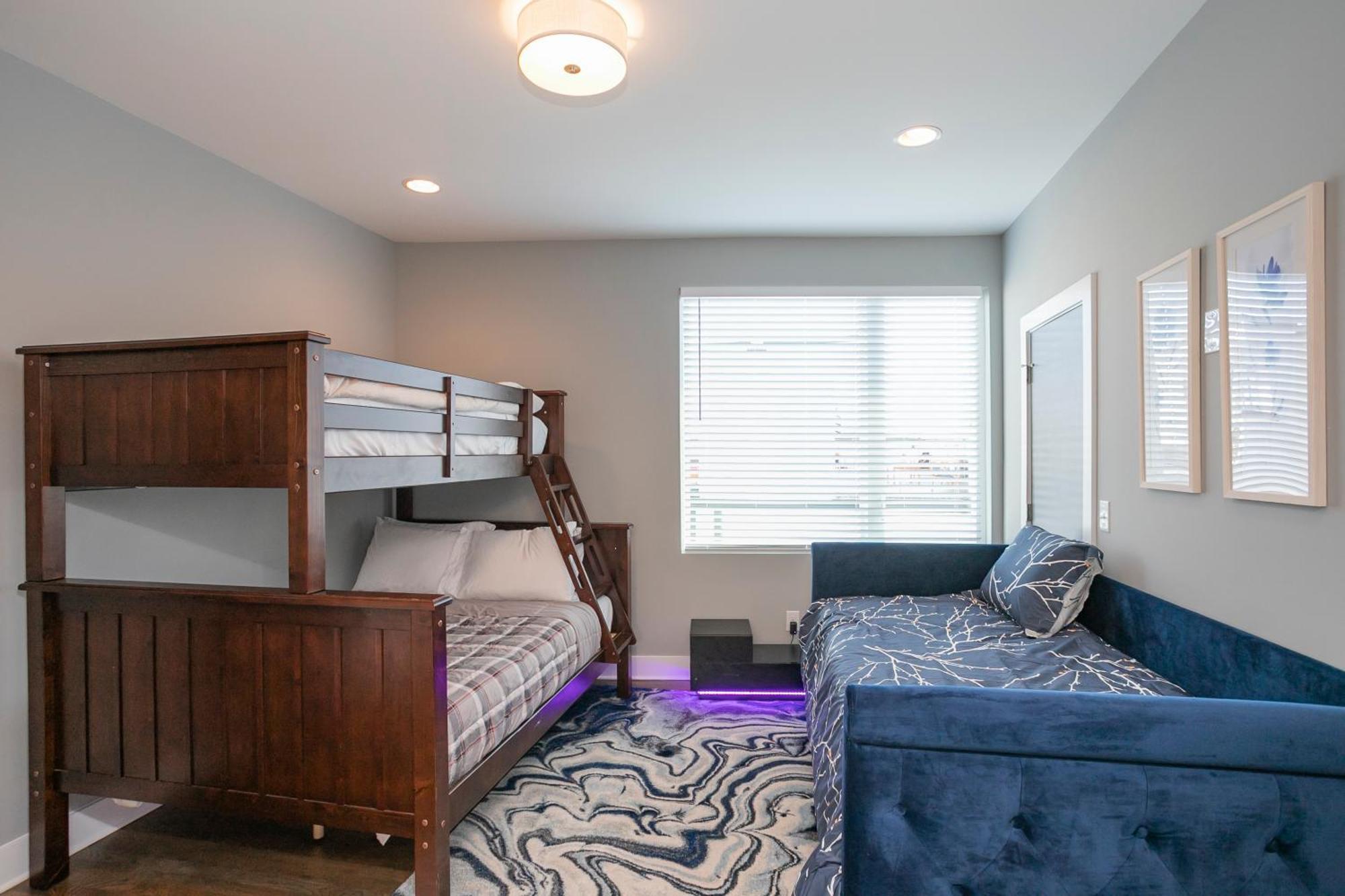 Luxury Townhome Skyline Views Mins To Dt NashvilleNashville  Kültér fotó