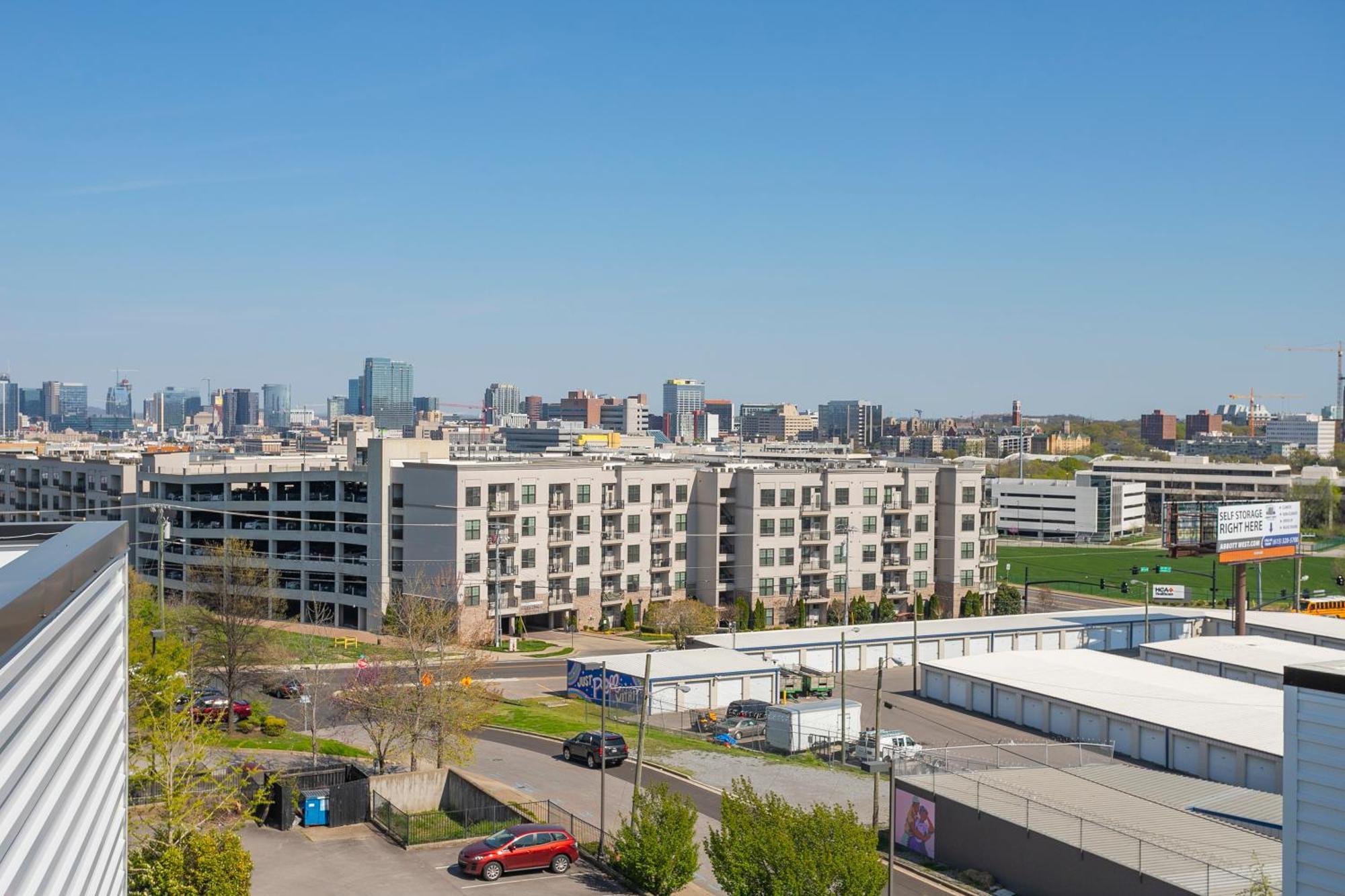 Luxury Townhome Skyline Views Mins To Dt NashvilleNashville  Kültér fotó