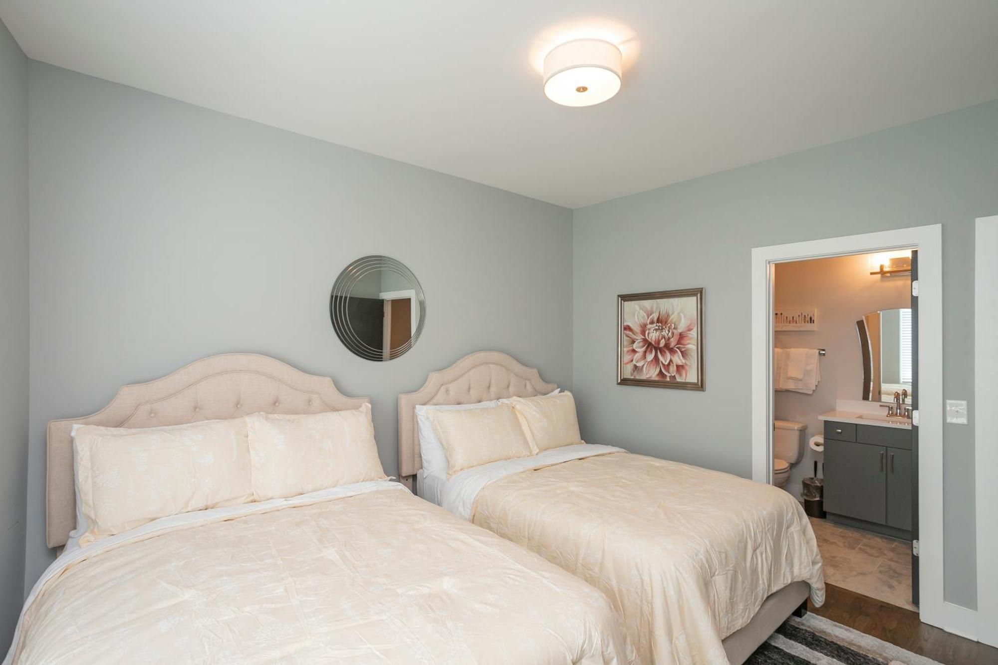 Luxury Townhome Skyline Views Mins To Dt NashvilleNashville  Kültér fotó