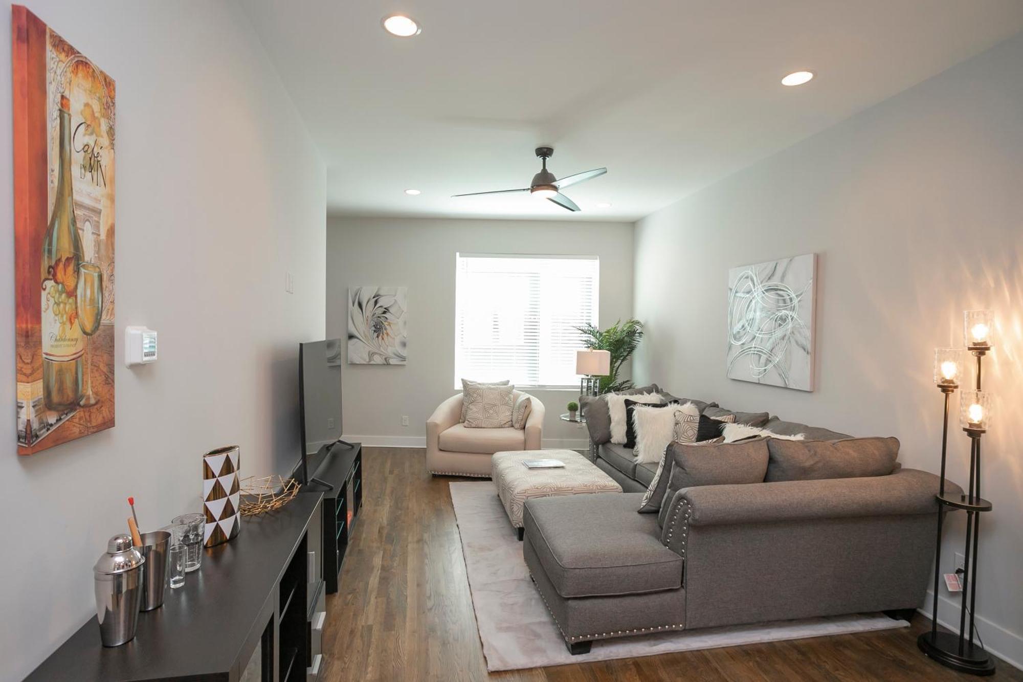 Luxury Townhome Skyline Views Mins To Dt NashvilleNashville  Kültér fotó