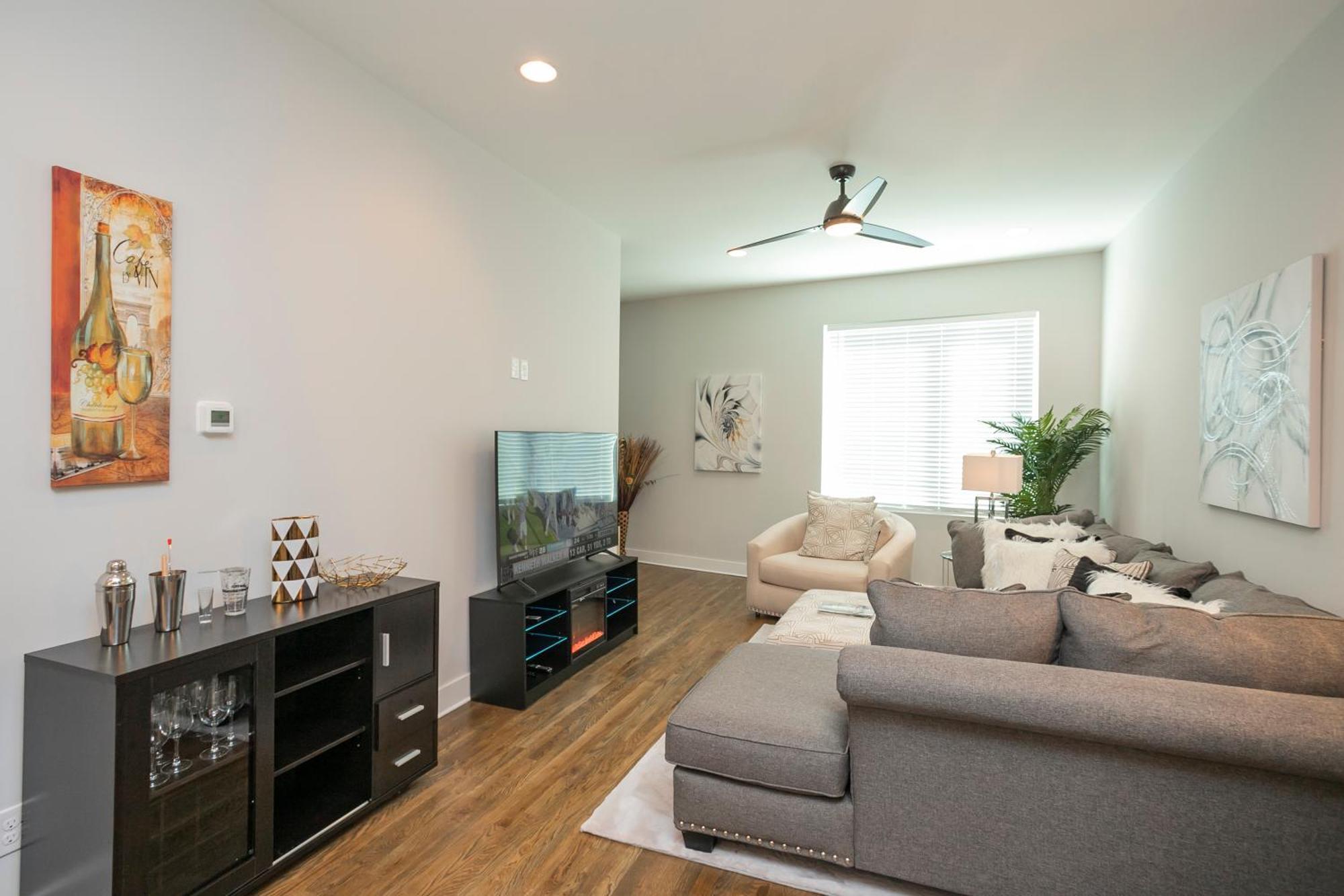 Luxury Townhome Skyline Views Mins To Dt NashvilleNashville  Kültér fotó
