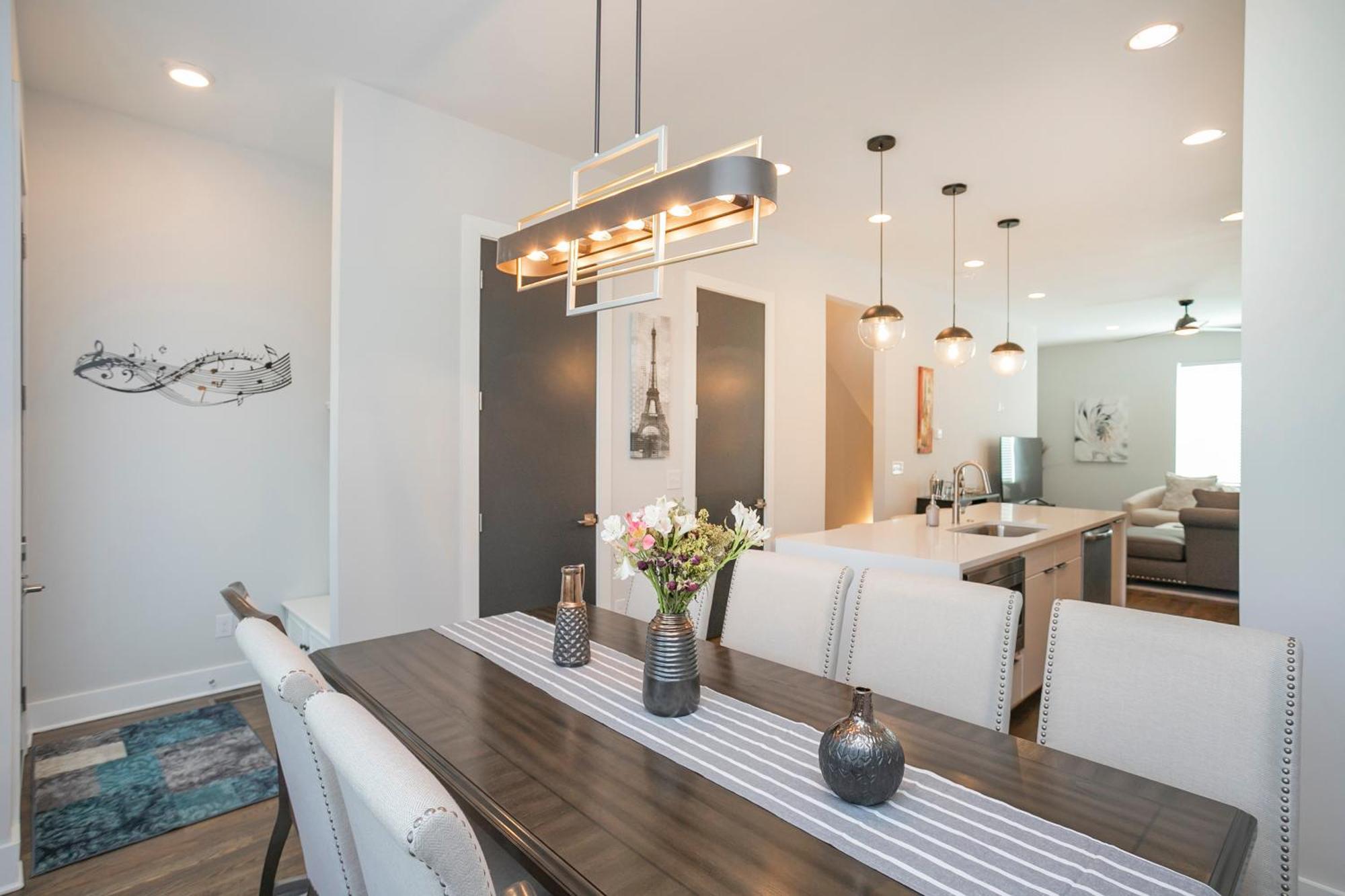 Luxury Townhome Skyline Views Mins To Dt NashvilleNashville  Kültér fotó