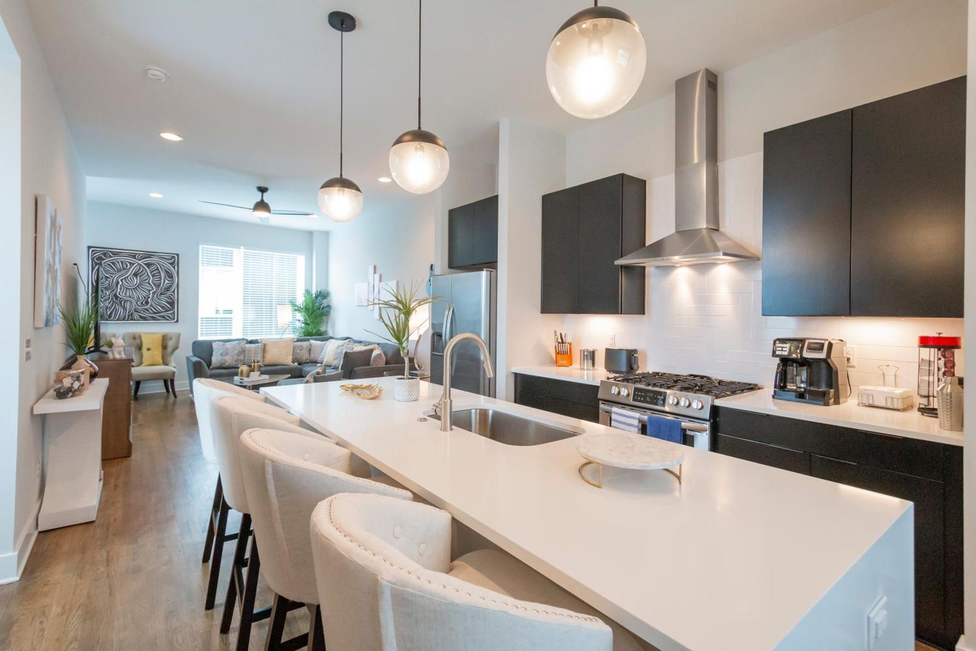 Luxury Townhome Skyline Views Mins To Dt NashvilleNashville  Kültér fotó