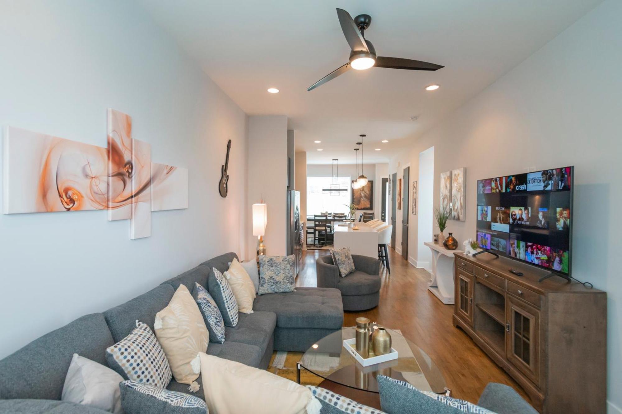 Luxury Townhome Skyline Views Mins To Dt NashvilleNashville  Kültér fotó