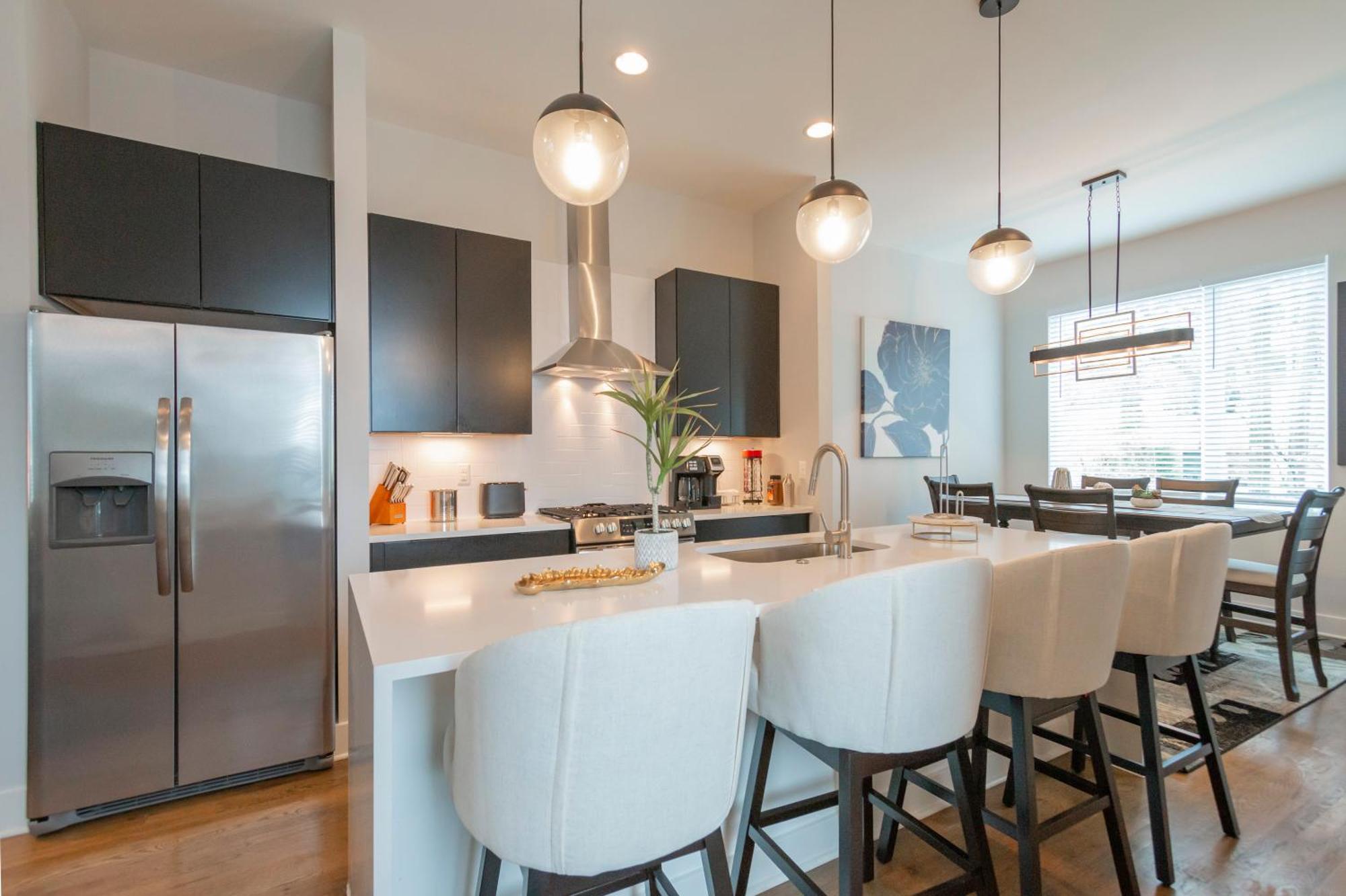 Luxury Townhome Skyline Views Mins To Dt NashvilleNashville  Kültér fotó