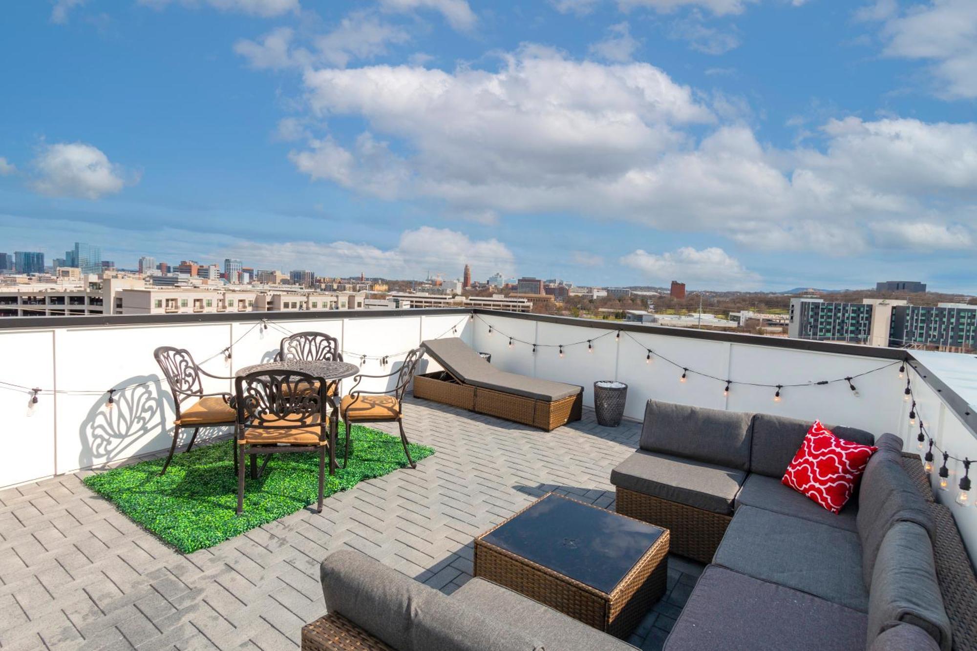 Luxury Townhome Skyline Views Mins To Dt NashvilleNashville  Kültér fotó