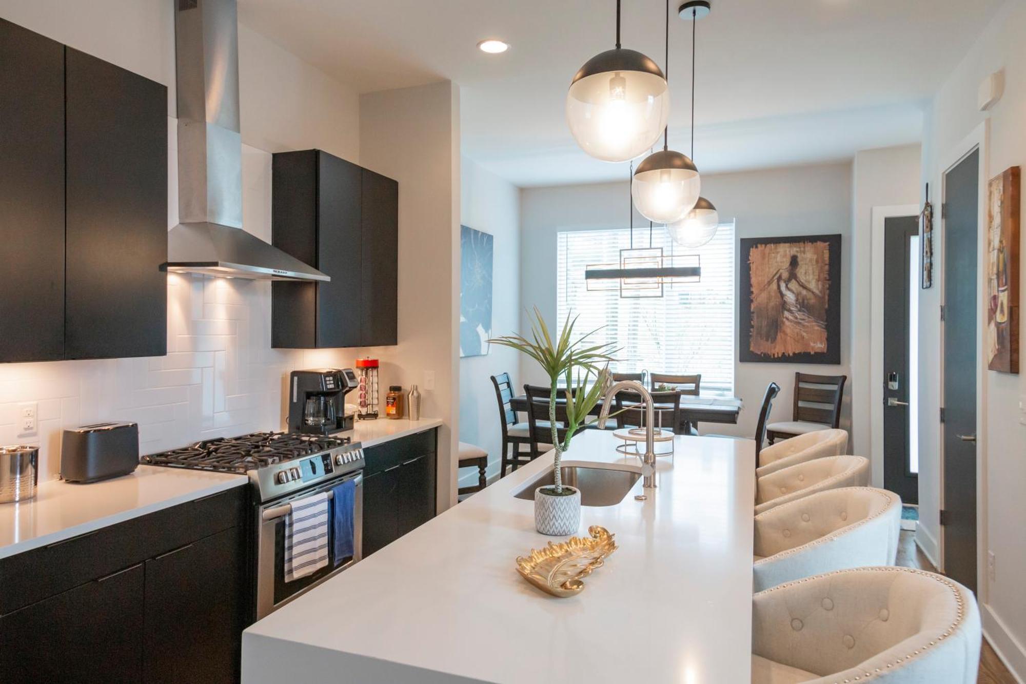 Luxury Townhome Skyline Views Mins To Dt NashvilleNashville  Kültér fotó