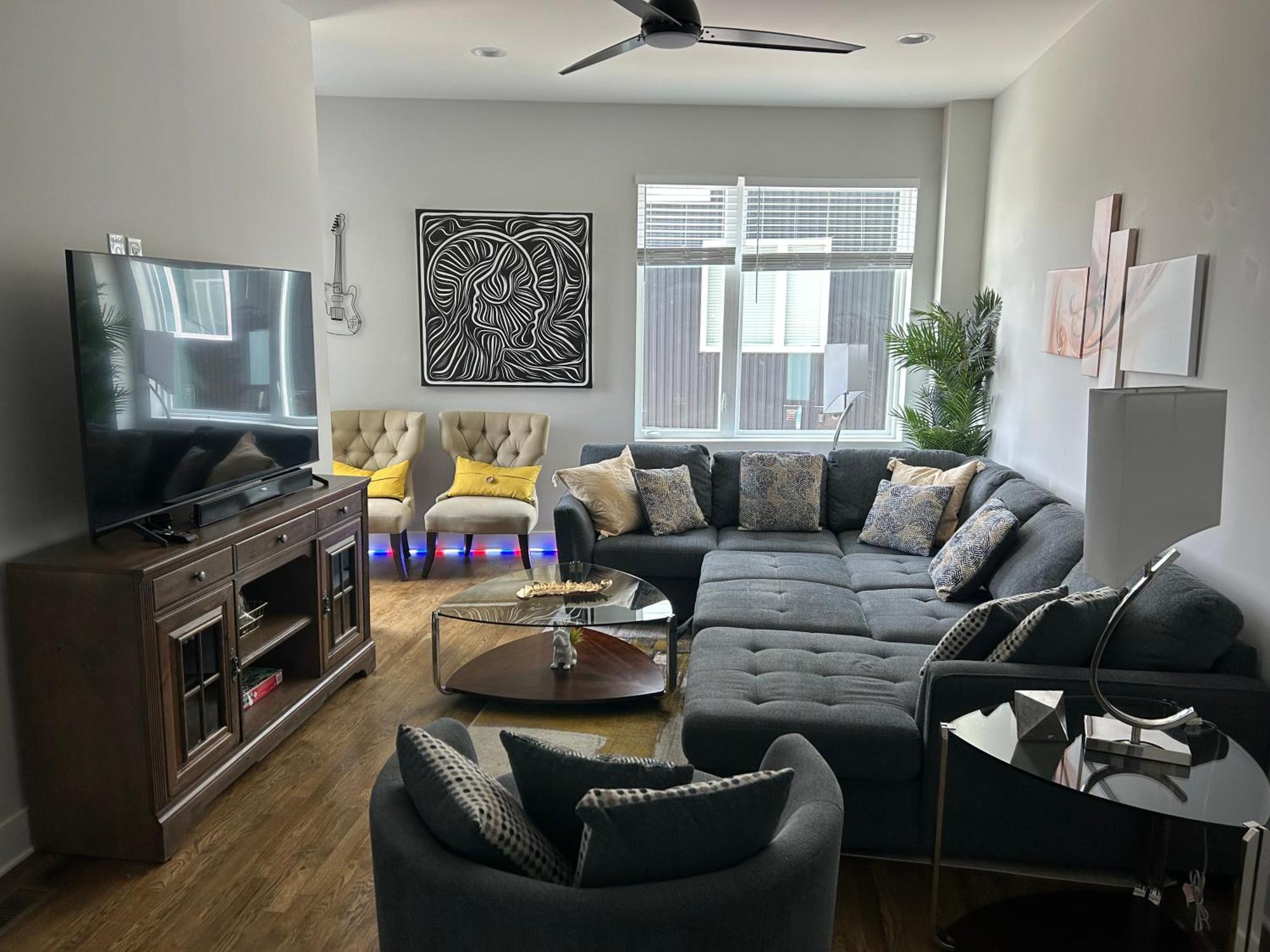 Luxury Townhome Skyline Views Mins To Dt NashvilleNashville  Kültér fotó